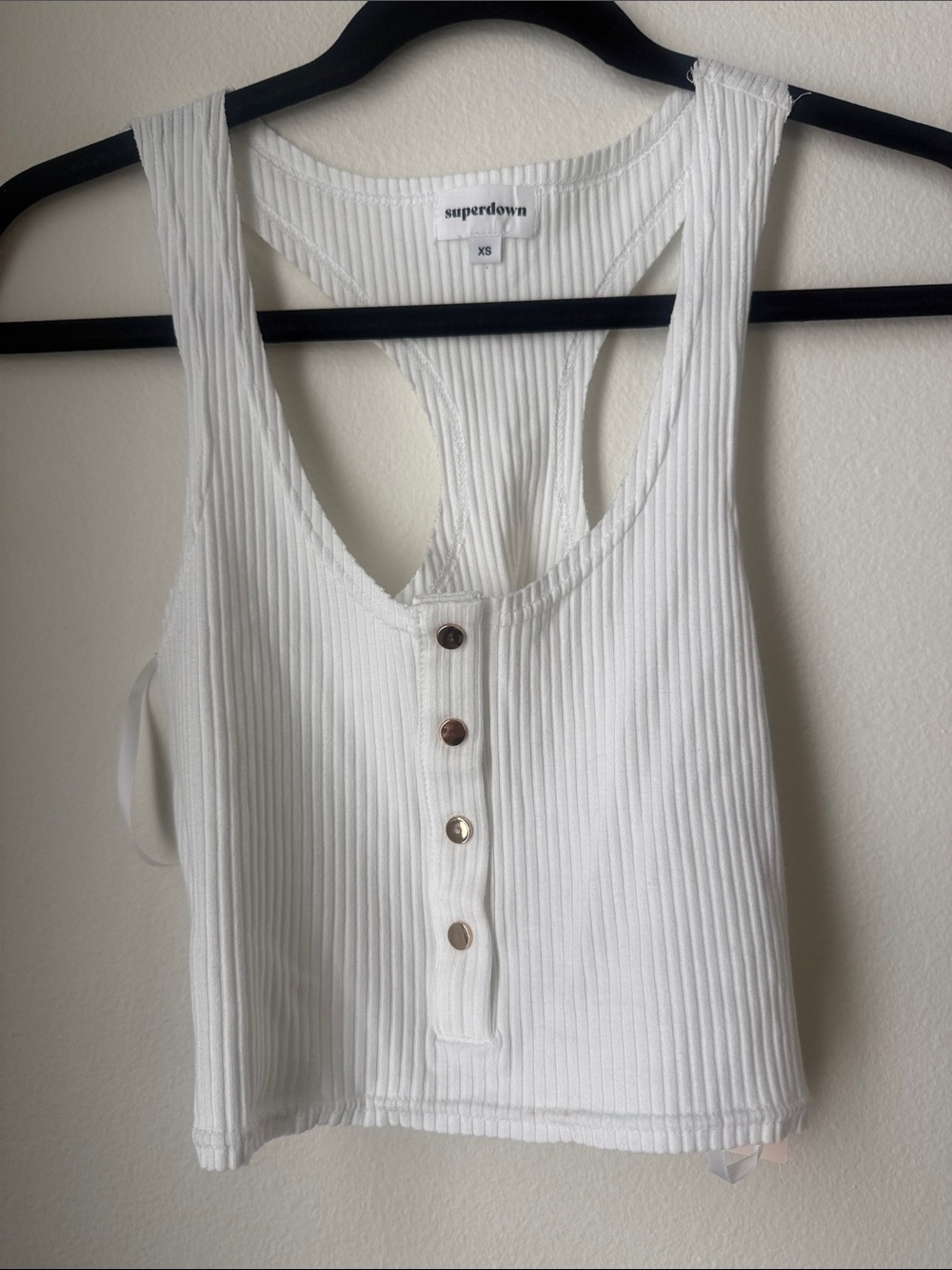 superdown White Ribbed Button-Front Racerback Crop Tank